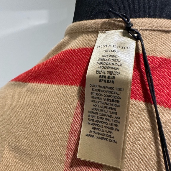 Burberry cape - Picture 5 of 5